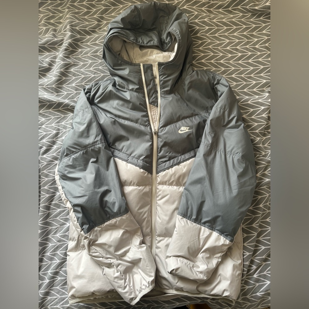 Nike Stormfit Windrunner Prima Loft Jacket | Size: Small